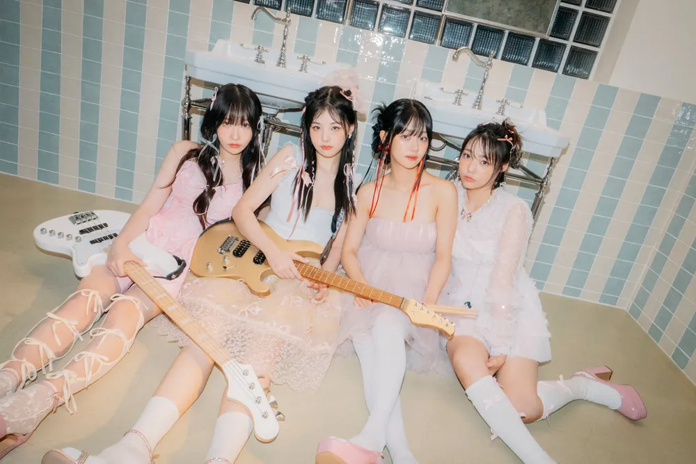 파일:QWER Concept Photo QWER 1.webp